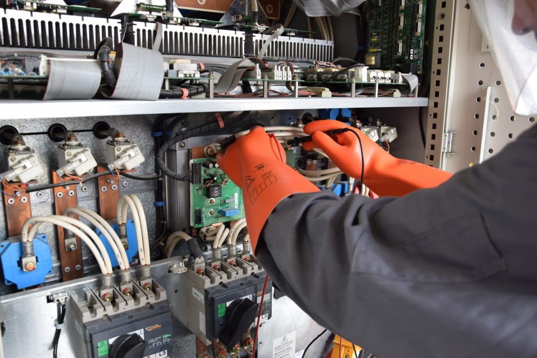 OCR Maintenance Electronique à Villebon Sur Yvette (Essonne) propose une gamme de contrats de maintenance adaptée à vos besoins pour vos onduleurs, batteries
