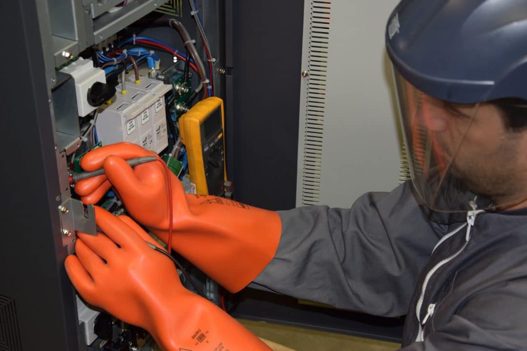 OCR Maintenance Electronique à Villebon Sur Yvette (Essonne) propose un contrat de maintenance adapté à vos besoins pour vos onduleurs, batteries