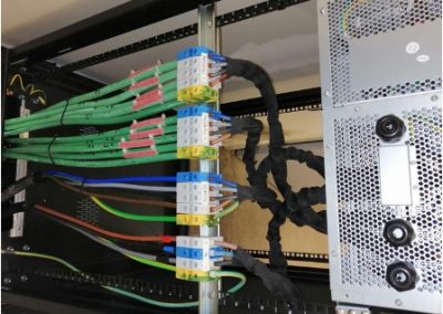 OCR Maintenance Electronique remplace et installe pour un client confidentiel un nouvel onduleur OCR Modulable de 30 kVA en Ile de France.