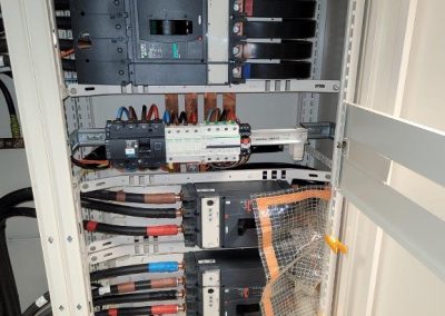 OCR Maintenance Electronique remplace pour un grand groupe d'assurance à La Défense 2 onduleurs SOCOMEC Delphys GP 160 kVA par 2 onduleurs CENTIEL modulaire