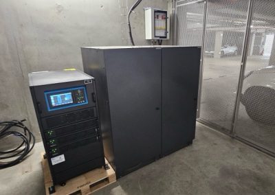 Client Aéronautique en IdF - OCR Maintenance Electronique remplace en urgence un onduleur INVT modulaire de 45 kVA en location courte durée