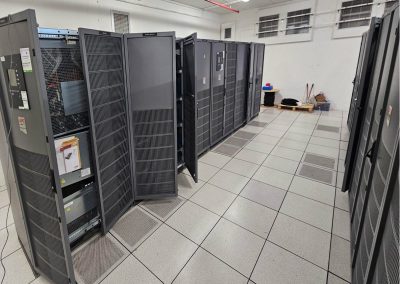 OCR Maintenance Electronique travaille pour un DataCenter Parisien, nous avons œuvrés durant 4 jours afin de remplacer les consommables de 4 onduleurs SCHNEIDER Galaxy 7000 300Kva