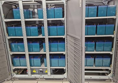 OCR Maintenance Electronique travaille pour un DataCenter Parisien, nous avons œuvrés durant 4 jours afin de remplacer les consommables de 4 onduleurs SCHNEIDER Galaxy 7000 300Kva